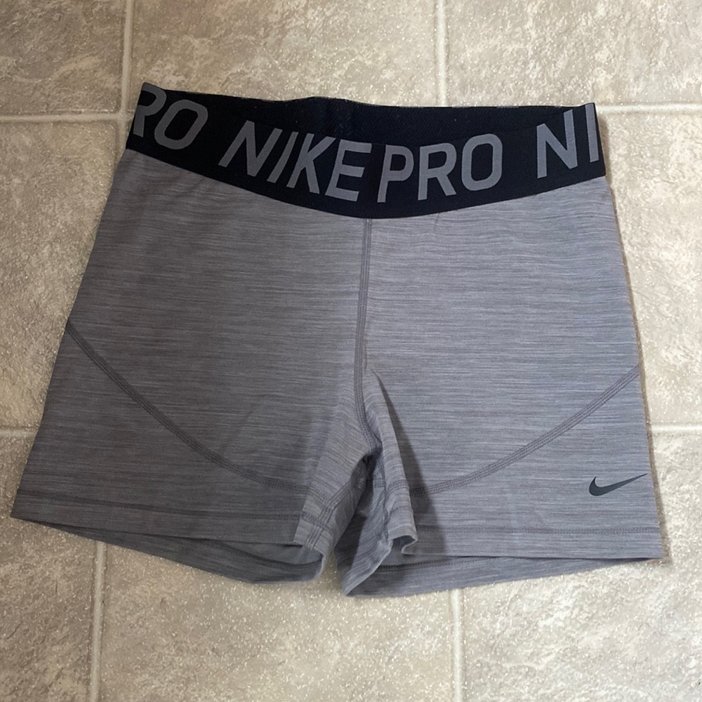 women’s nike pro athletic spandex size L